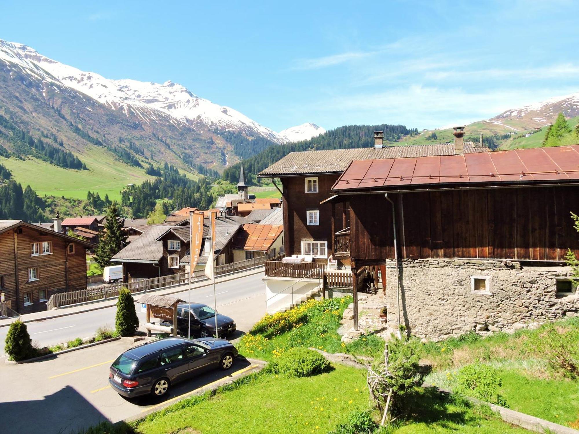 Hotel Posta Sedrun Habitación foto